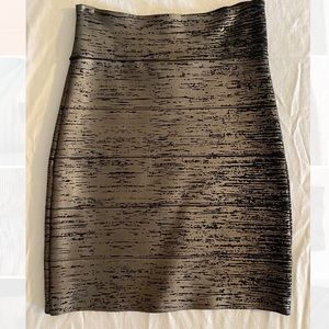 BCBGMAXAZRIA Beautiful metallic stretch skirt